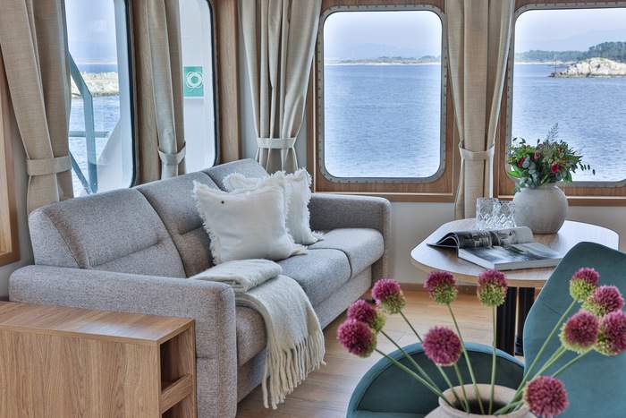 MV Vikingfjord Lounge Detail 2 Stern View Secret Atlas.jpg